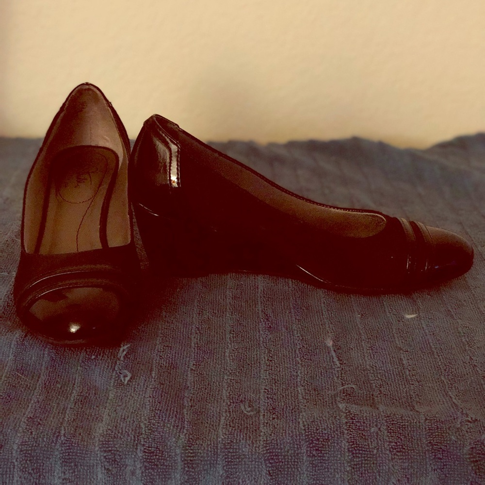 Black wedge shoes